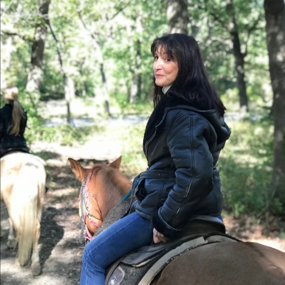 Meet your Posher, Cathy - Picture 1 of 1